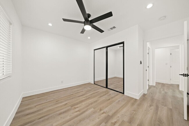 Foto del edificio - 4832 Downey