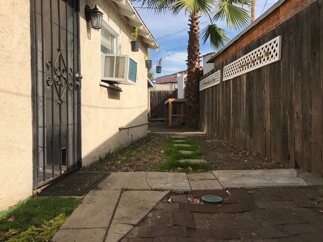 Unit Walkway - 2556 W Ramona Rd