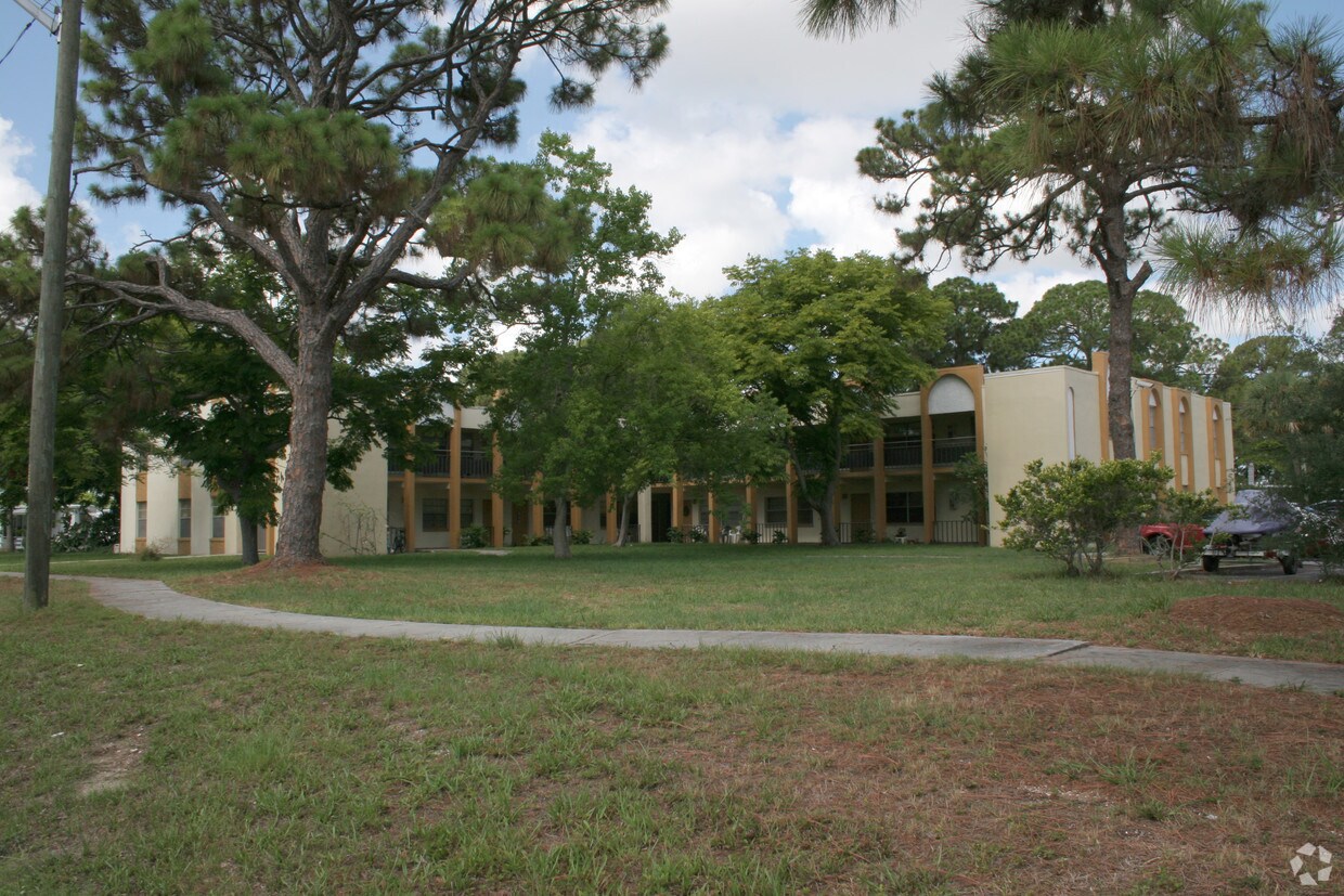 Primary Photo - Chateau N.E