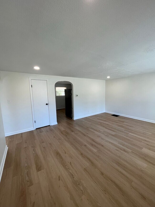 Foto del edificio - Newly Renovated 3 Bedroom, 2 Bathroom Home