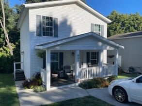 Building Photo - 907 Sylvan Dr