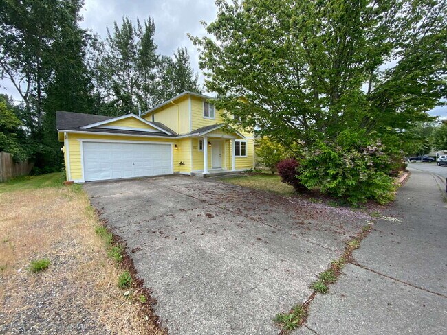 Foto del edificio - Quiet 3-Bed, 2.5-Bath Home with Large Backyard and Pet Friendly
