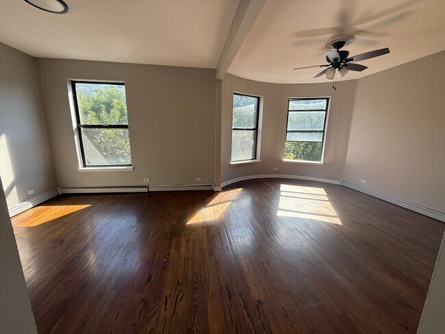 Building Photo - 5858 S King Dr