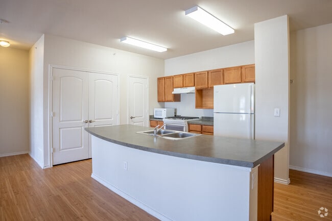 2BR, 2BA - 1,106SF - Cypress Creek at Wayside Drive Apartment H...
