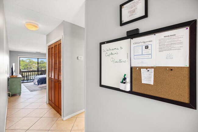 Foto del edificio - 300 Yacht Club Dr