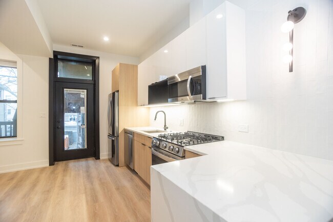 Foto del edificio - 2254 N Sawyer Ave