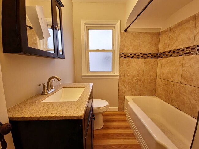 Building Photo - Single Family Home Maple Heights