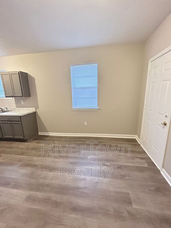 Building Photo - 1213 Looney Ave