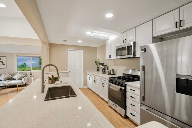 Building Photo - Beautiful Home for Rent in Bellevue
