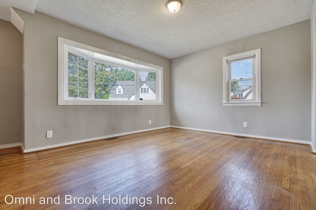 Building Photo - 4 br, 2 bath House - 1145 Logan Ave