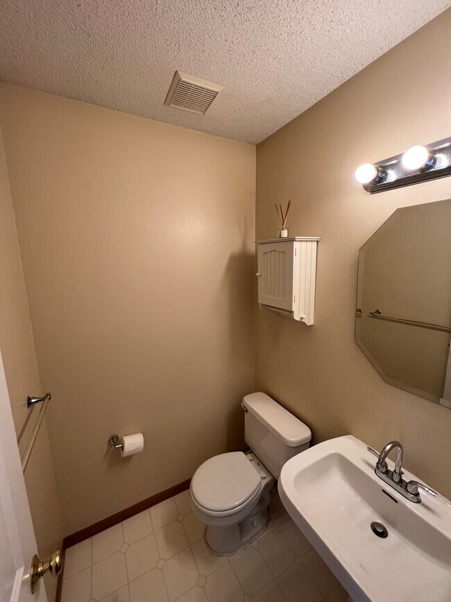 Building Photo - 9001 Scarlet Globe Dr