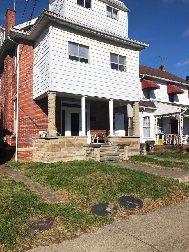 Building Photo - 308 5th Ave W