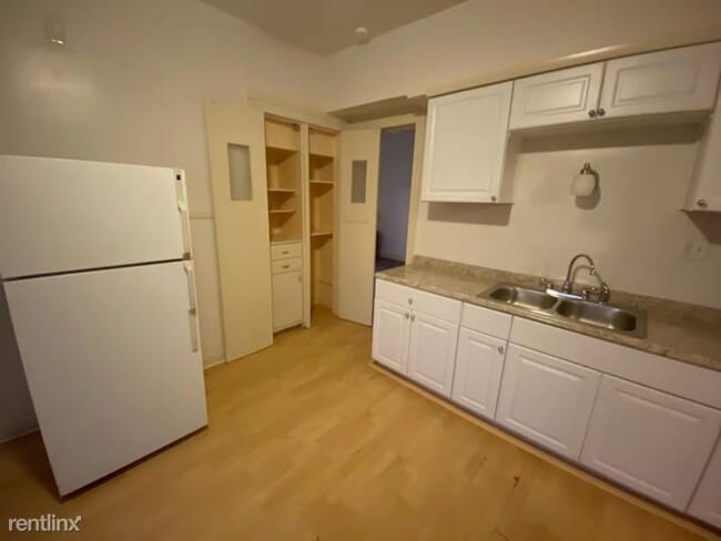 Building Photo - 2 br, 1 bath 4plex - 2303 West McKinley Av...