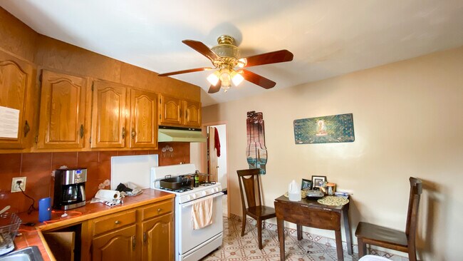 Foto del edificio - 178-180 Waverley Ave