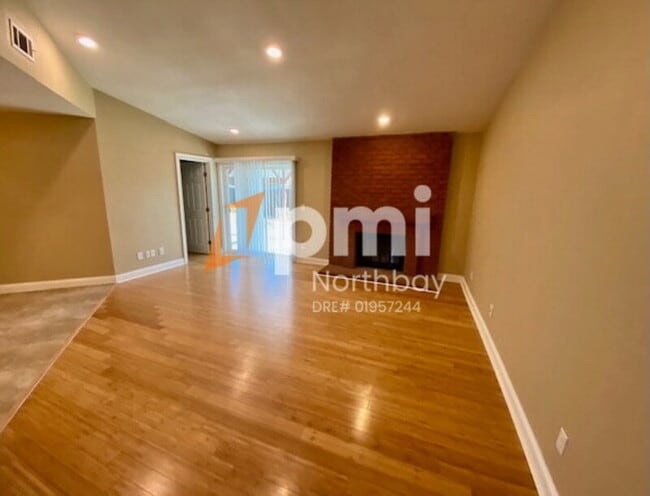 Building Photo - 609 Placer Ln
