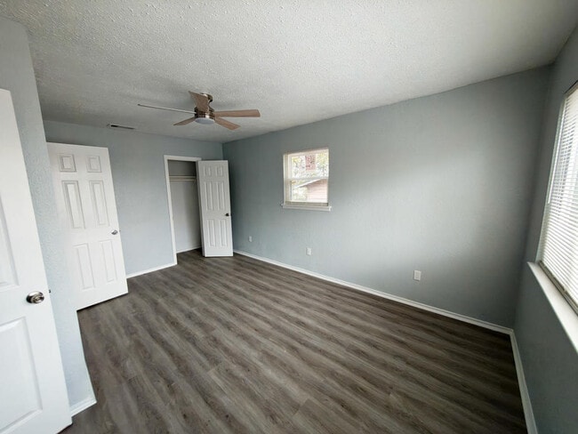 Building Photo - 202 Margaret Lee St