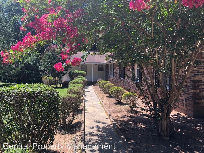 Foto del edificio - 5 br, 3 bath House - 108 Kingsley Drive