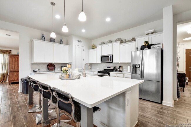 Foto del edificio - Charming Home Awaits: Spacious & Modern Living in a Prime Location