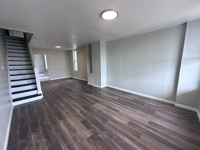 Foto del edificio - Large 3 bedroom 1 bath house for rent with small yard