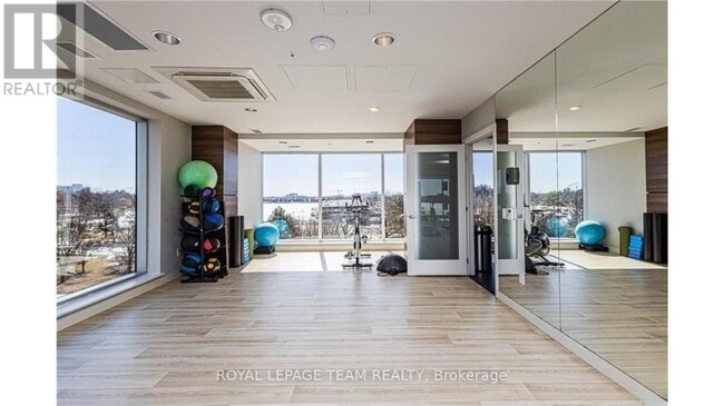 Building Photo - 805 Carling Ave