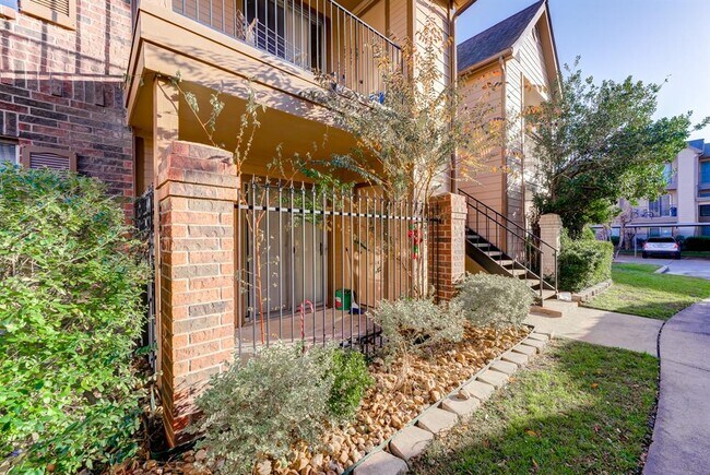 Building Photo - 2121 Hepburn St