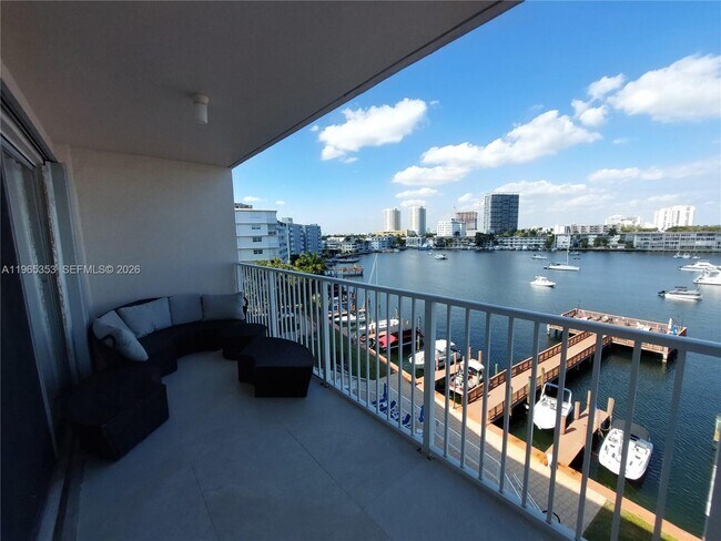 Foto del edificio - 400 Golden Isles Dr