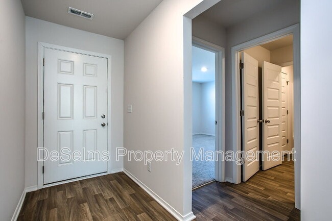 Foto del edificio - 2206 Yearling Dr