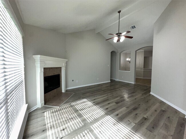 Foto del edificio - 3715 Humble Dr