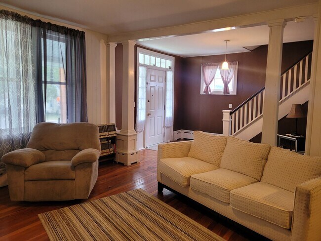 Foto del edificio - 206 Roxbury Rd