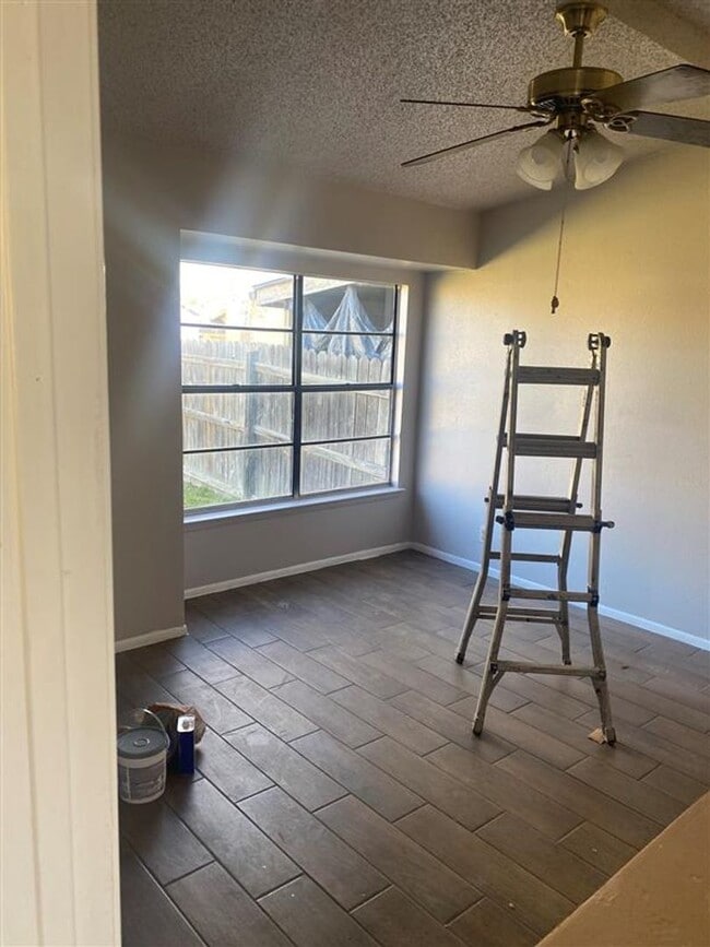 Foto del edificio - Large 3 bed 2 bath duplex