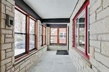 Foto del edificio - 342 Jocelyn Pl