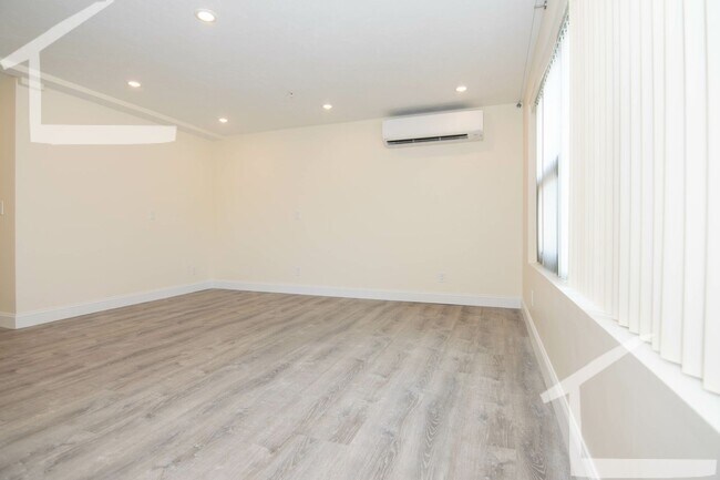 Foto del edificio - 2BED+2BATH New construction directly acros...