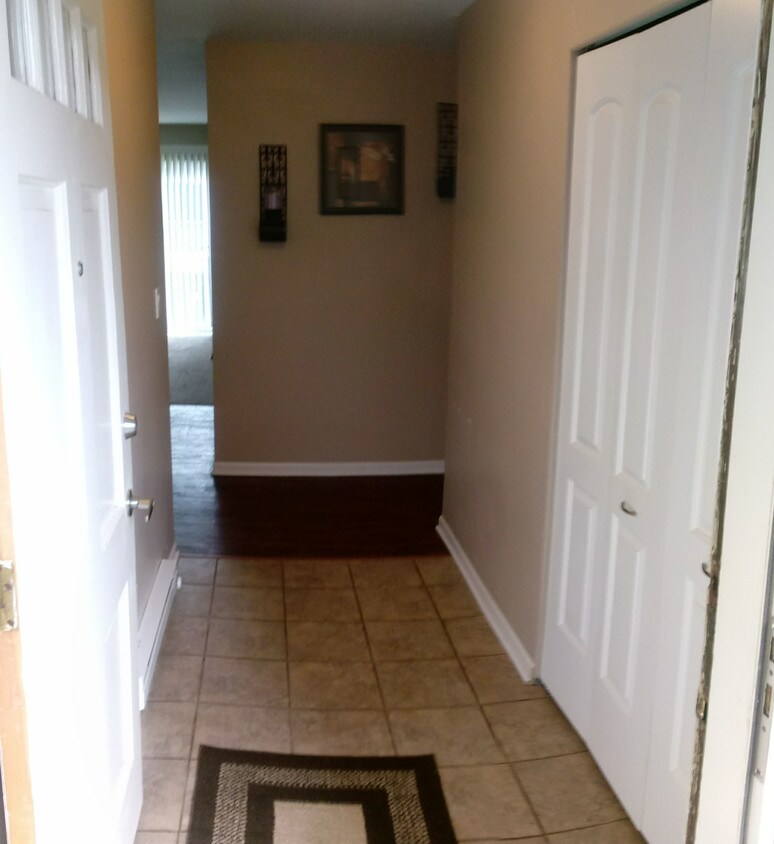 Primary Photo - 6347 N Ridge Blvd