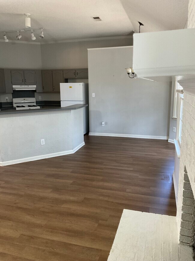 Building Photo - 9033 English Saddle Ln