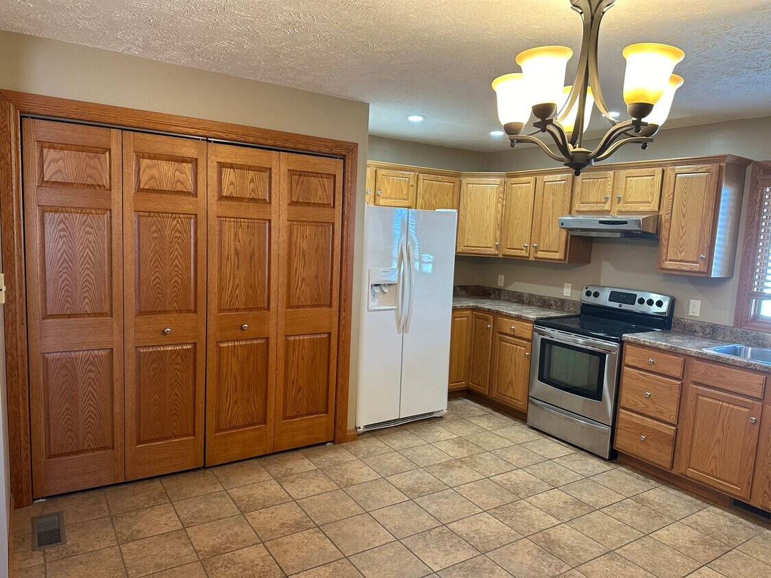 10614 W Schimmer Dr, Wood River, NE 68883 House Rental in Wood River