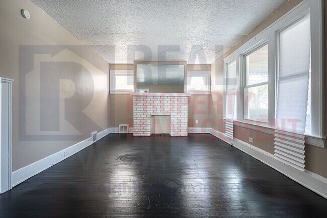 Foto del edificio - 15714 Huntmere Ave