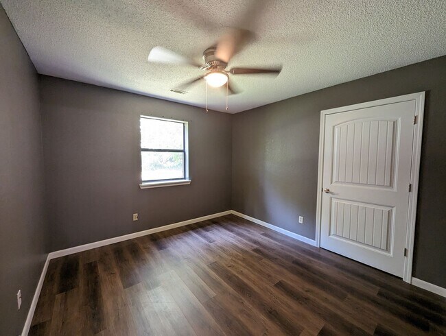 Building Photo - 825/827 Bates Duplex