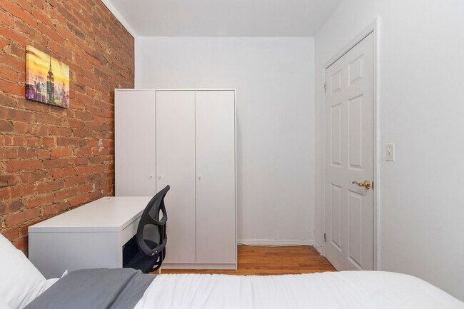 Foto del edificio - 309-311-311 E 95th St