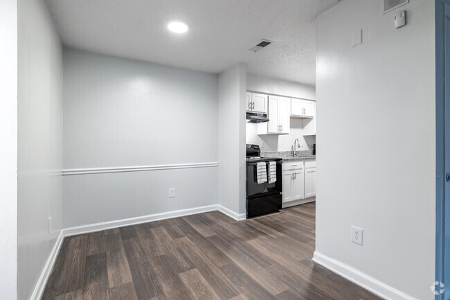 1BR, 1BA - 700SF - Dining Area - The Clara Apartments