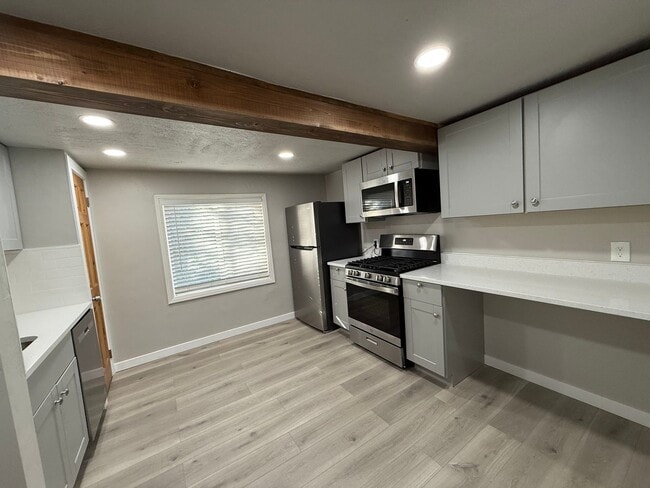 Holladay One Bedroom; 700 sq ft; Remodeled - Holladay One Bedroom; 700 sq ft; Remodeled Apartment