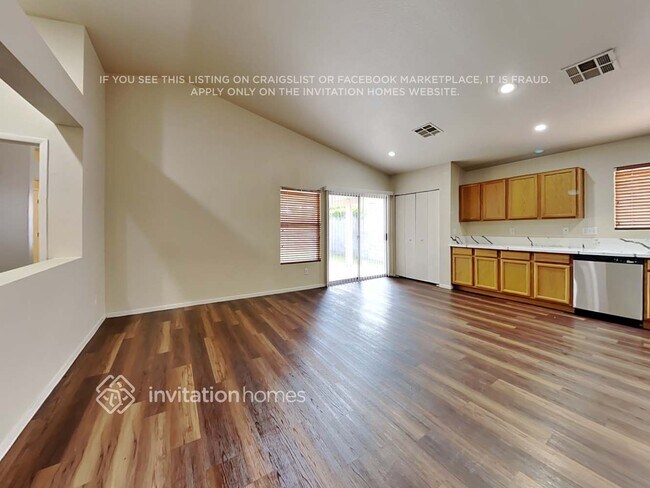 Foto del edificio - 8525 Gracious Pine Ave