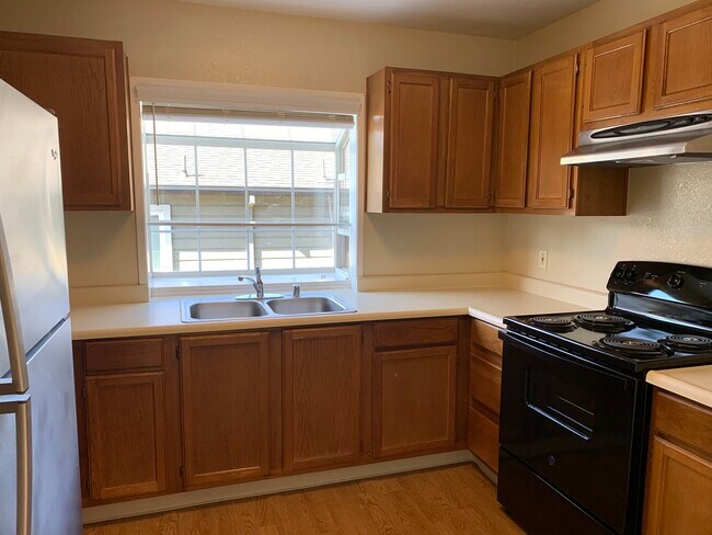 Building Photo - 515 Canyon Oaks Dr