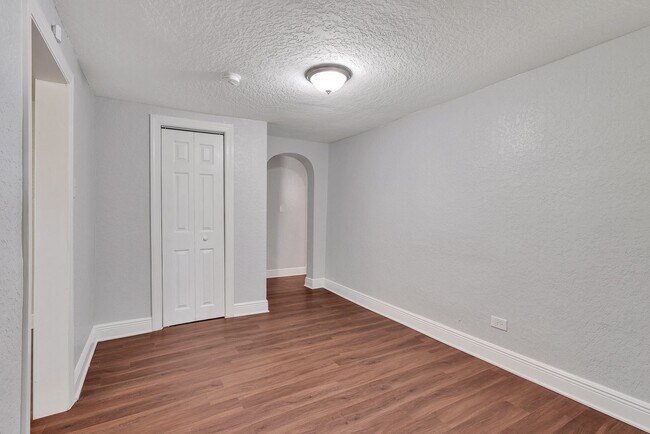 Building Photo - 1 br, 1 bath House - 3106 N 17TH ST UNIT C
