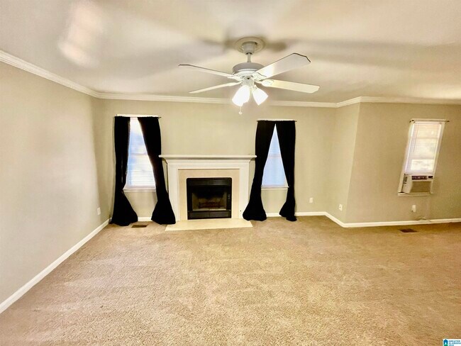 Foto del edificio - 5319 Whisper Wood Dr