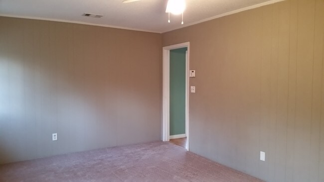Building Photo - 1012 Live Oak Dr