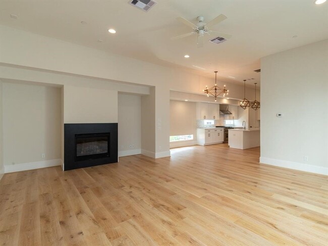 Foto del edificio - 3821 N Braeswood Blvd