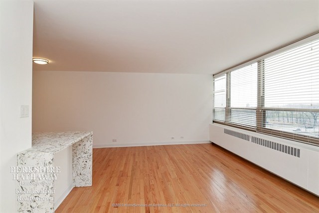 Building Photo - 3950 N Lake Shore