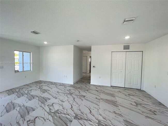 Foto del edificio - 823 NW 4th Ter   Hallandale Beach Fl 33009