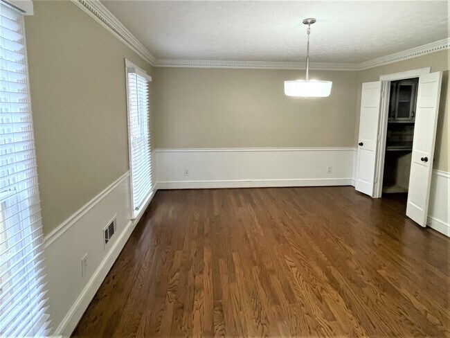 Building Photo - 836 Glen Ridge Dr SW
