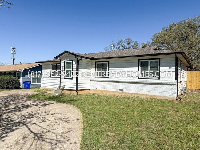 Building Photo - 913 Harrison Dr